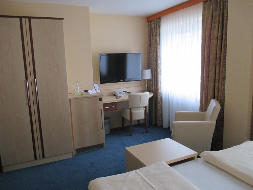 Hotel Apollo Garni レーゲンスブルク エクステリア 写真