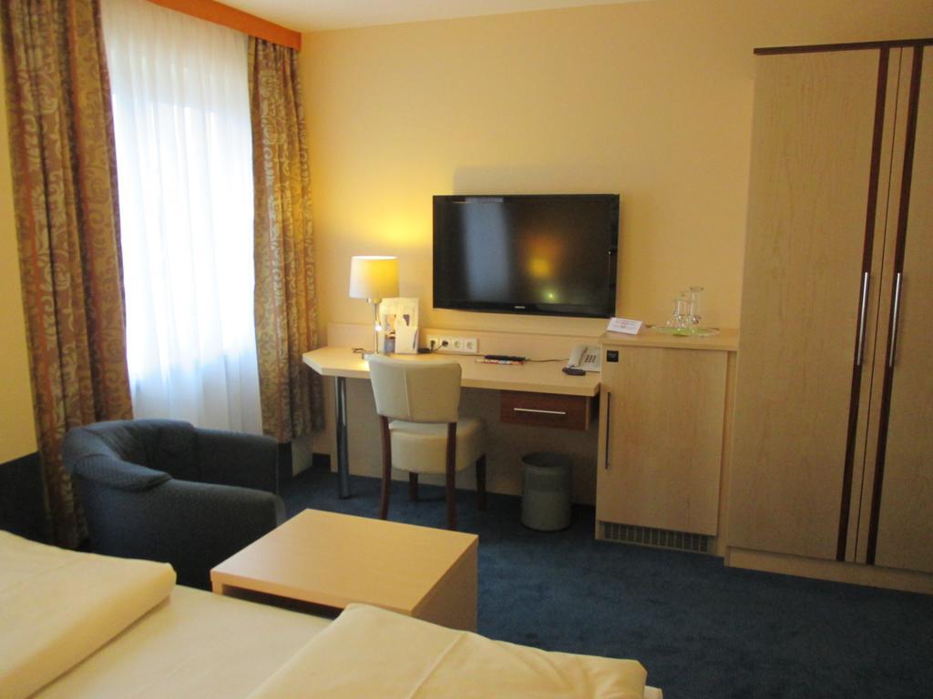 Hotel Apollo Garni レーゲンスブルク エクステリア 写真