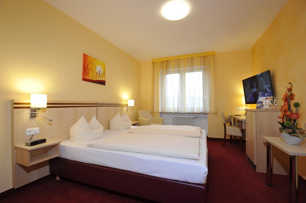 Hotel Apollo Garni レーゲンスブルク エクステリア 写真